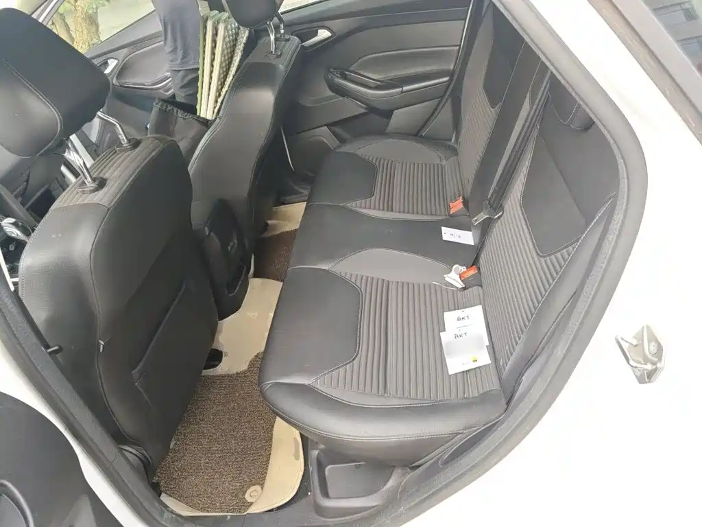 Ford Focus 2015 — фото 13