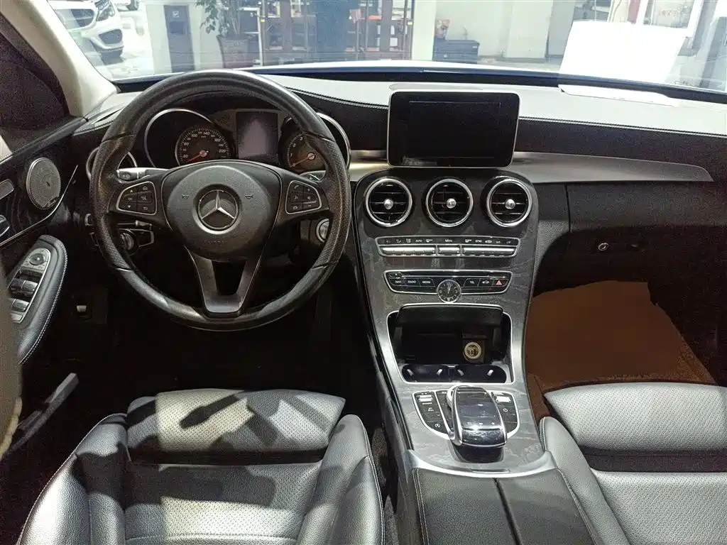 Mercedes-Benz C-Class 2018 — фото 10