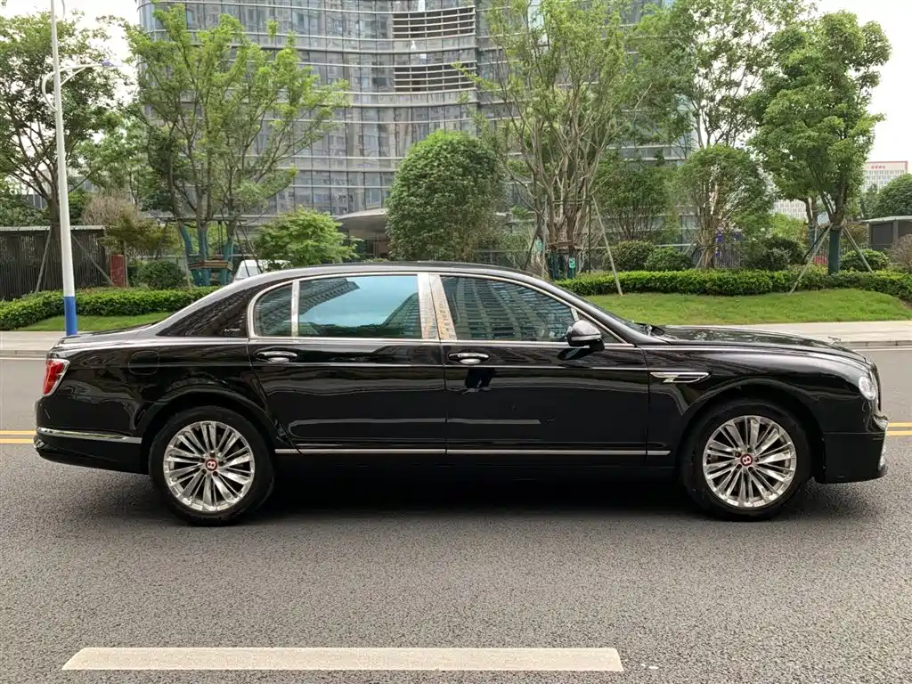 Bentley Flying Spur 2010 — фото 9