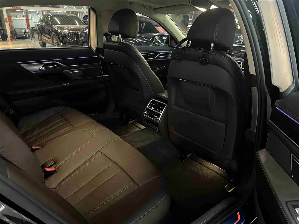 BMW 7 Series 2016 — фото 8