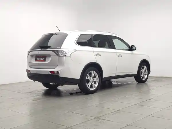 Mitsubishi Outlander 2015