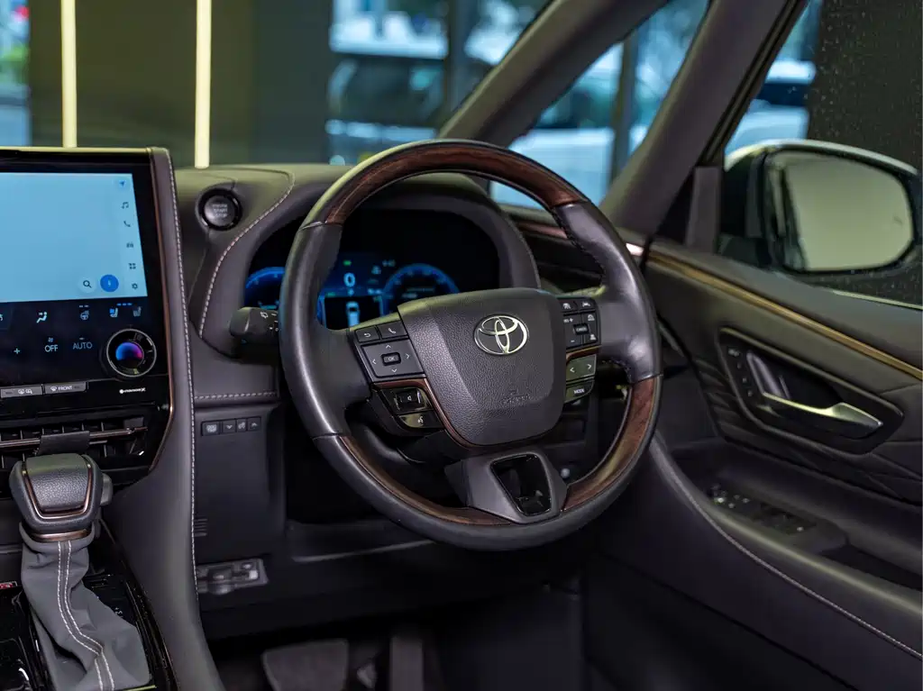 Toyota Alphard 2025 — фото 11