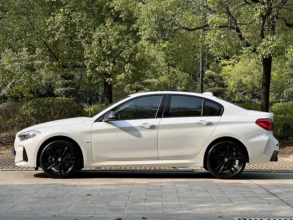 BMW 1 Series 2023 — фото 16