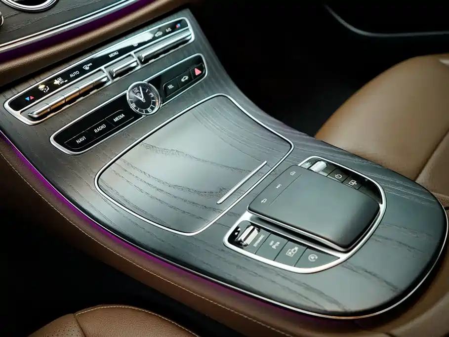 Mercedes-Benz E-Class 2019 — фото 11