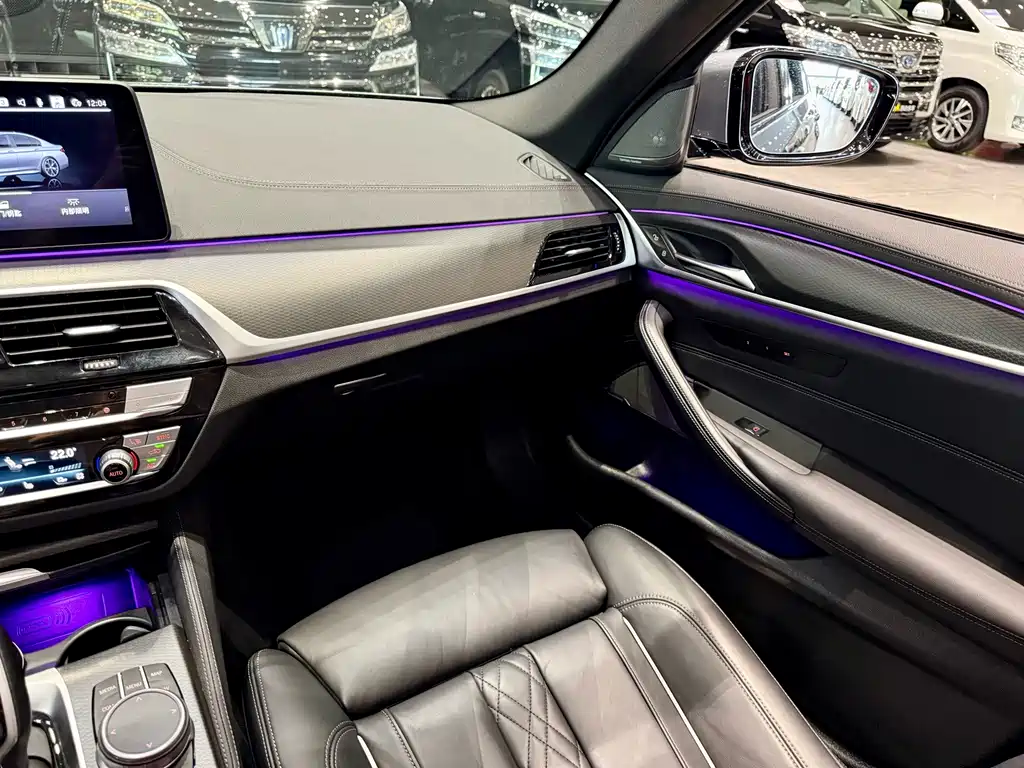 BMW 5 Series 2021 — фото 14