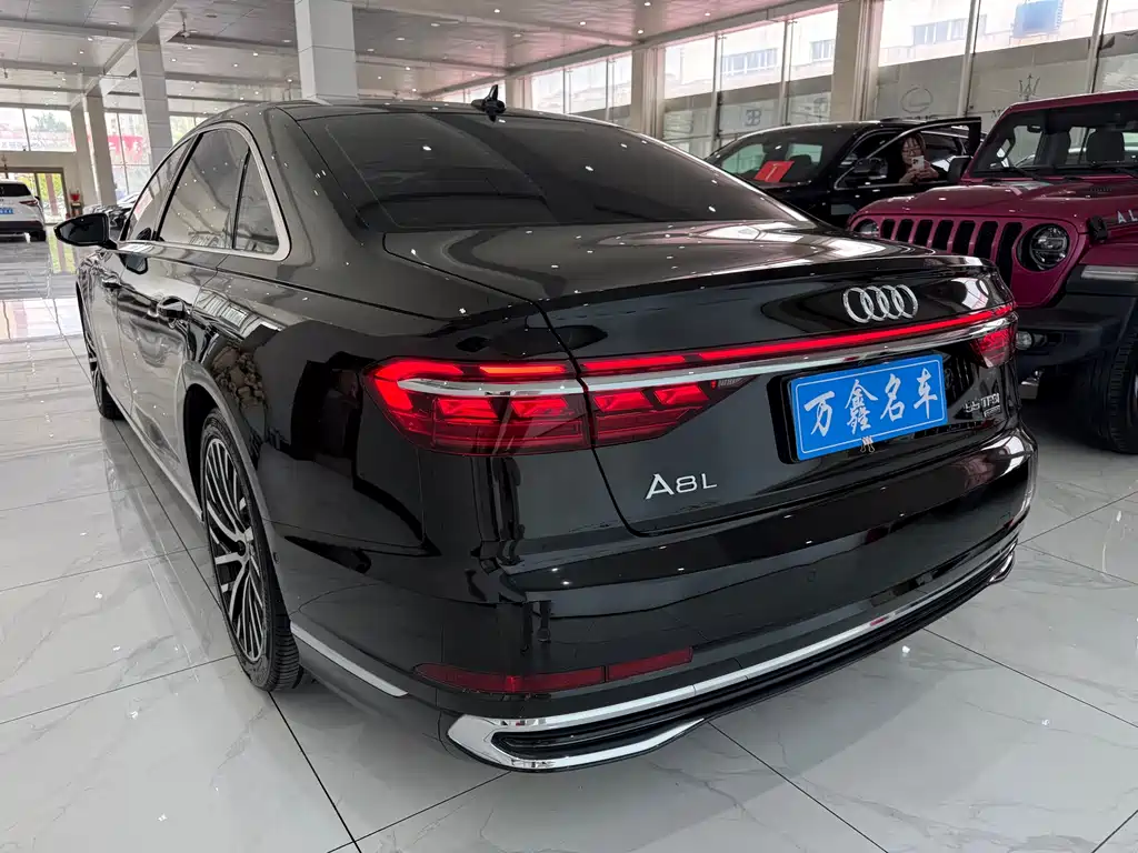 Audi A8 2023 — фото 17