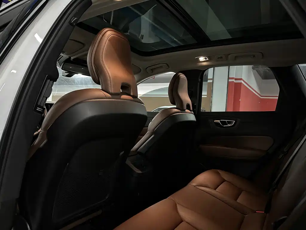Volvo XC60 2019 — фото 13