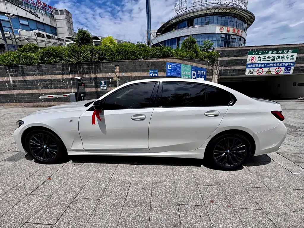 BMW 3 Series 2019 — фото 16