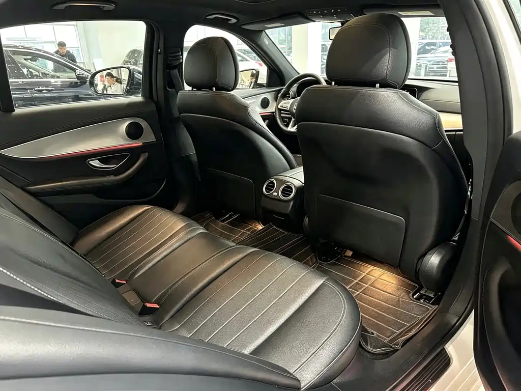 Mercedes-Benz E-Class 2019 — фото 11