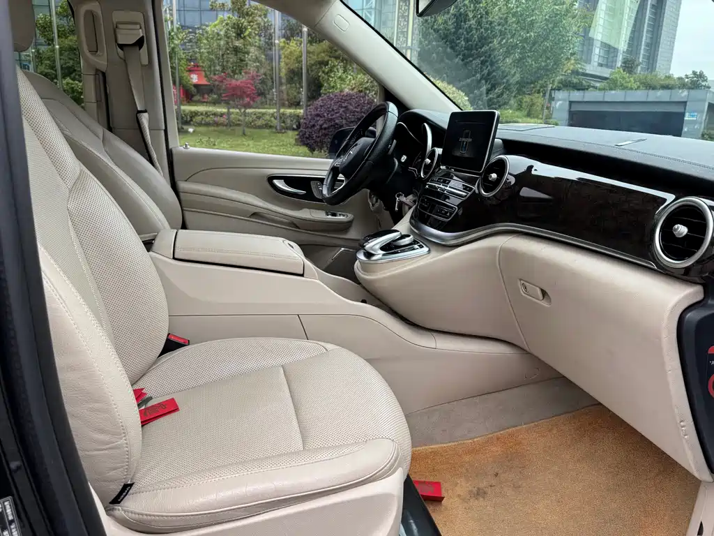 Mercedes-Benz V-Class 2018 — фото 18