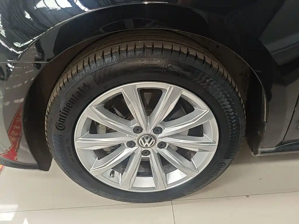 Volkswagen Passat 2018 — фото 23