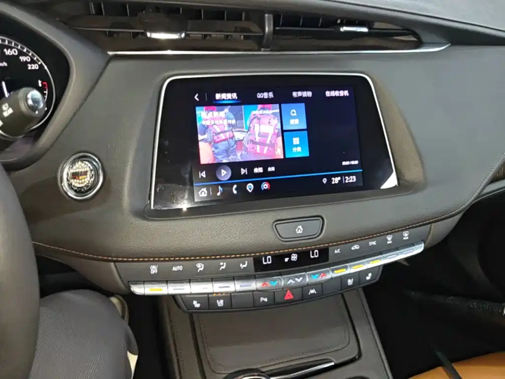 Cadillac XT4 2022 — фото 13