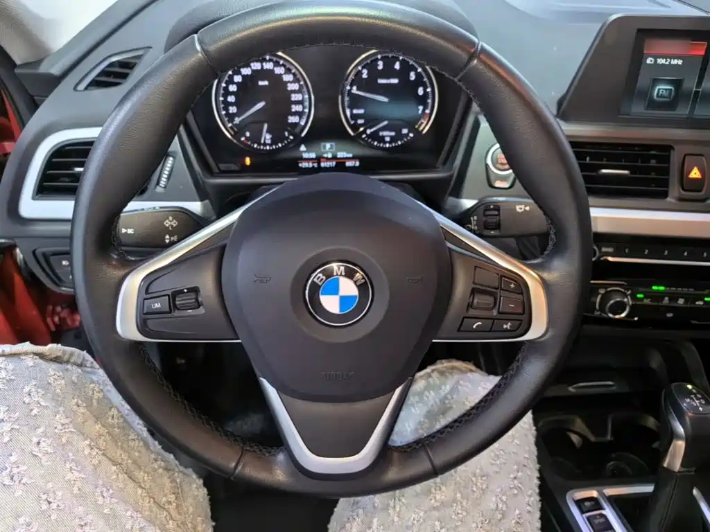 BMW 1 Series 2018 — фото 11