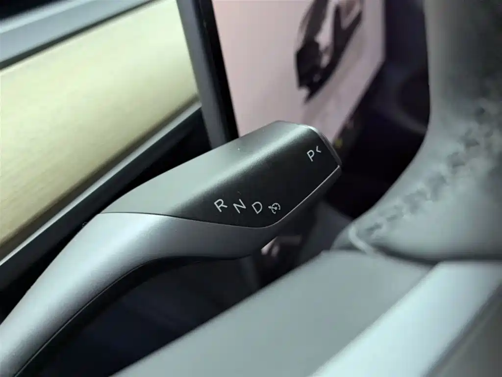 Tesla Model Y 2023 — фото 10