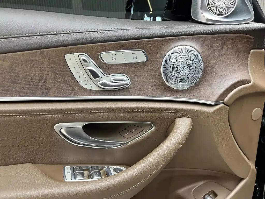 Mercedes-Benz E-Class 2021 — фото 16