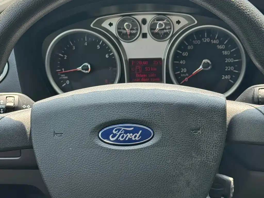 Ford Focus 2015 — фото 19