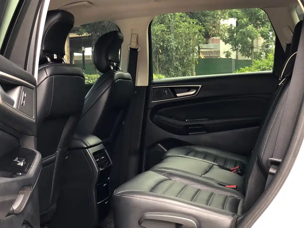 Ford Edge 2018 — фото 11