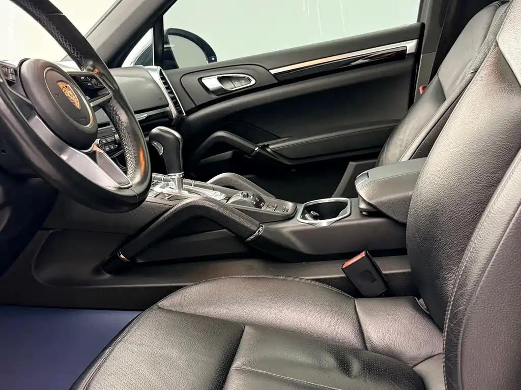 Porsche Cayenne 2018 — фото 21