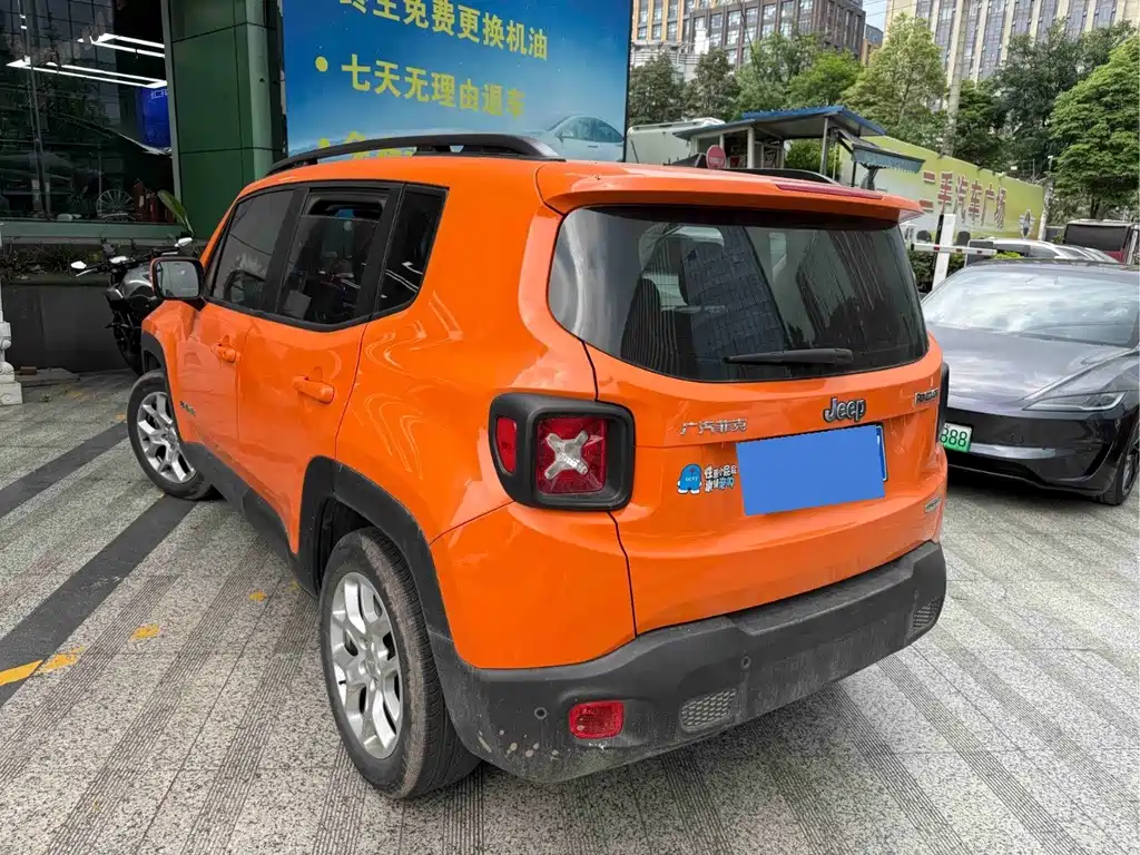 Jeep Renegade 2016 — фото 3