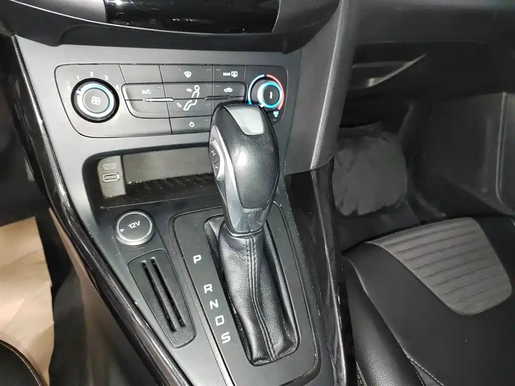 Ford Focus 2019 — фото 10