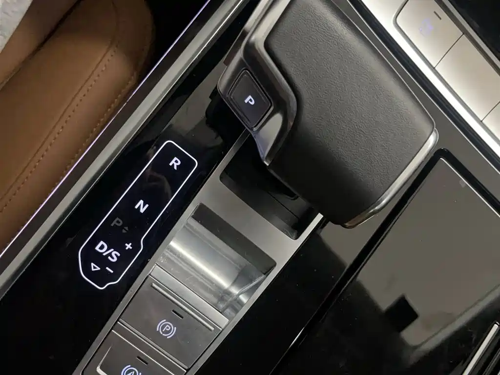 Audi A8 2023 — фото 22