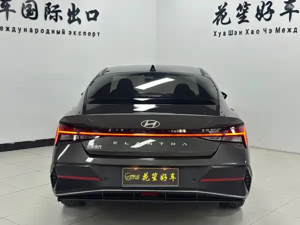 Hyundai Elantra 2023
