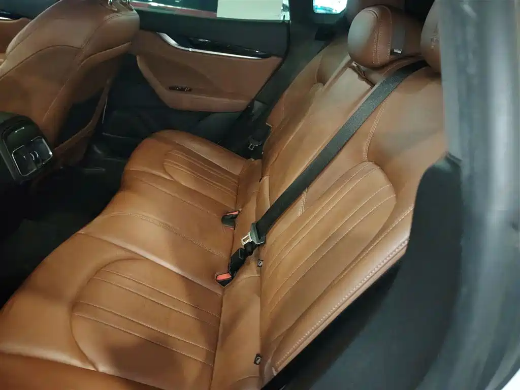 Maserati Levante 2017 — фото 13