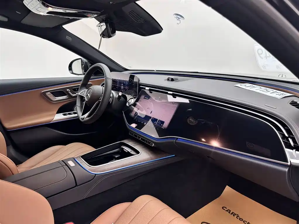 Mercedes-Benz E-Class 2025 — фото 11