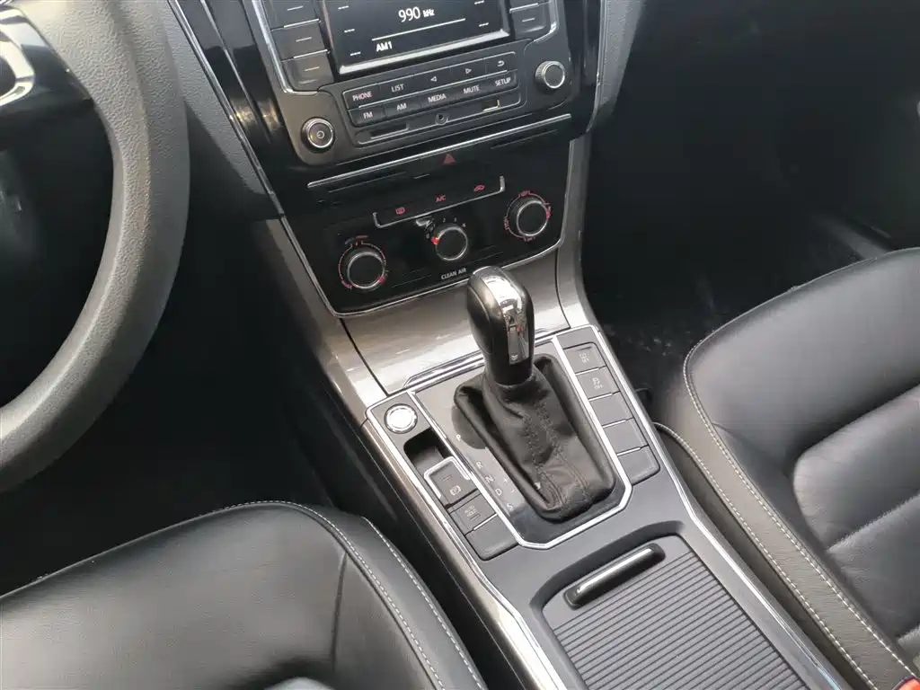 Volkswagen Passat 2017 — фото 14