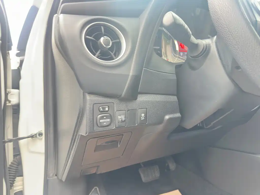 Toyota Corolla 2018 — фото 19