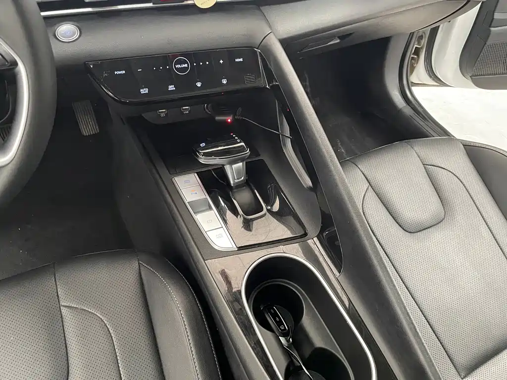 Hyundai Elantra 2023 — фото 11