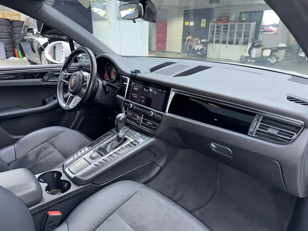 Porsche Macan 2020 — фото 17