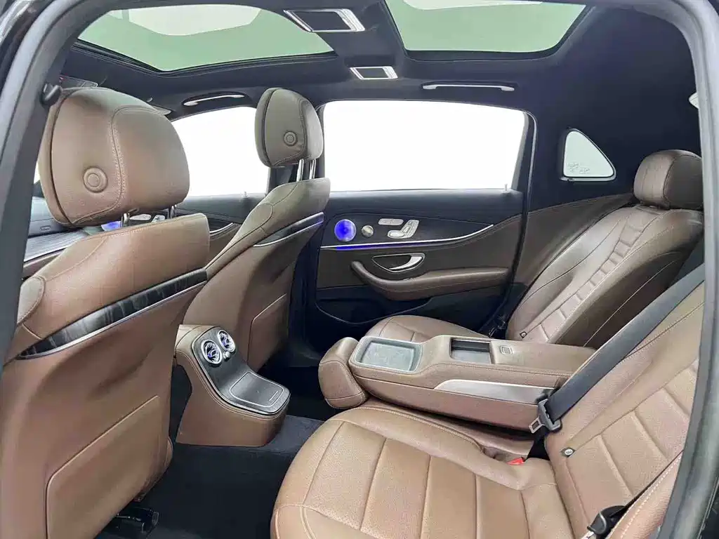 Mercedes-Benz E-Class 2023 — фото 15