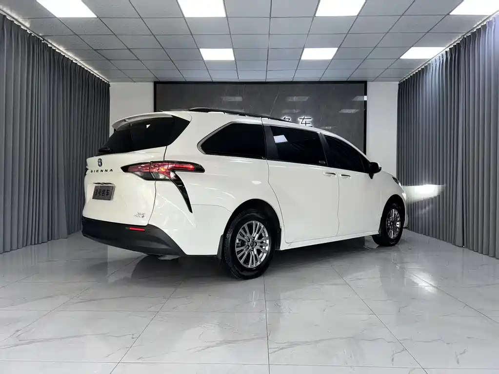 Toyota Sienna 2022 — фото 6