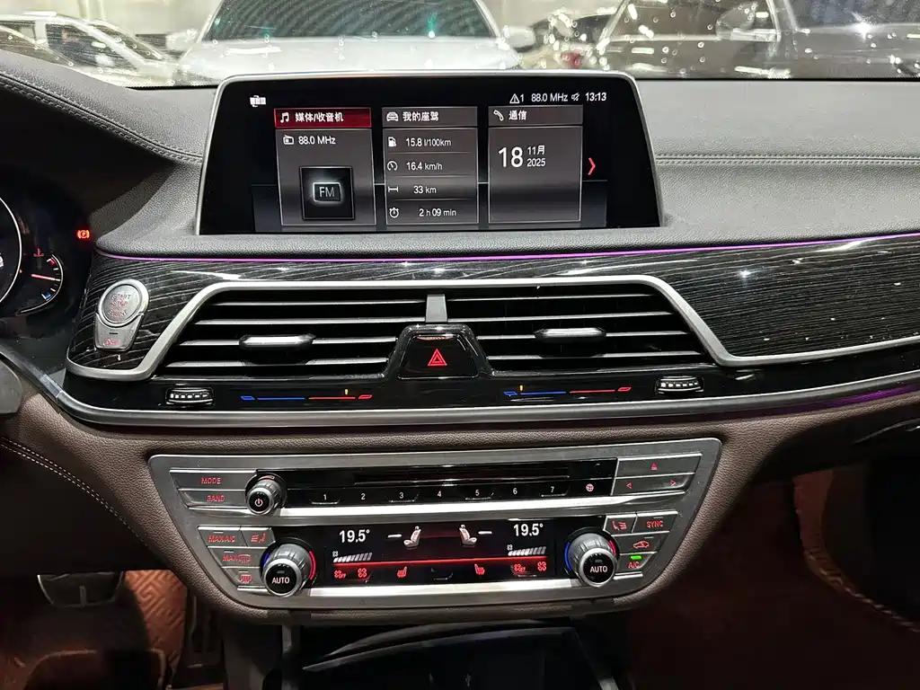 BMW 7 Series 2018 — фото 17