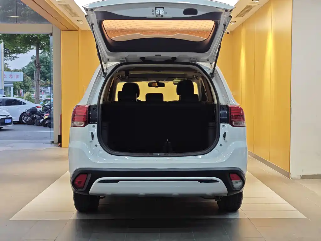 Mitsubishi Outlander 2019 — фото 28