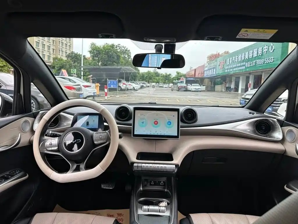 BYD Dolphin 2025