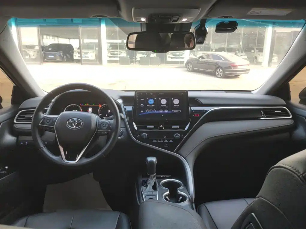 Toyota Camry 2023 — фото 10