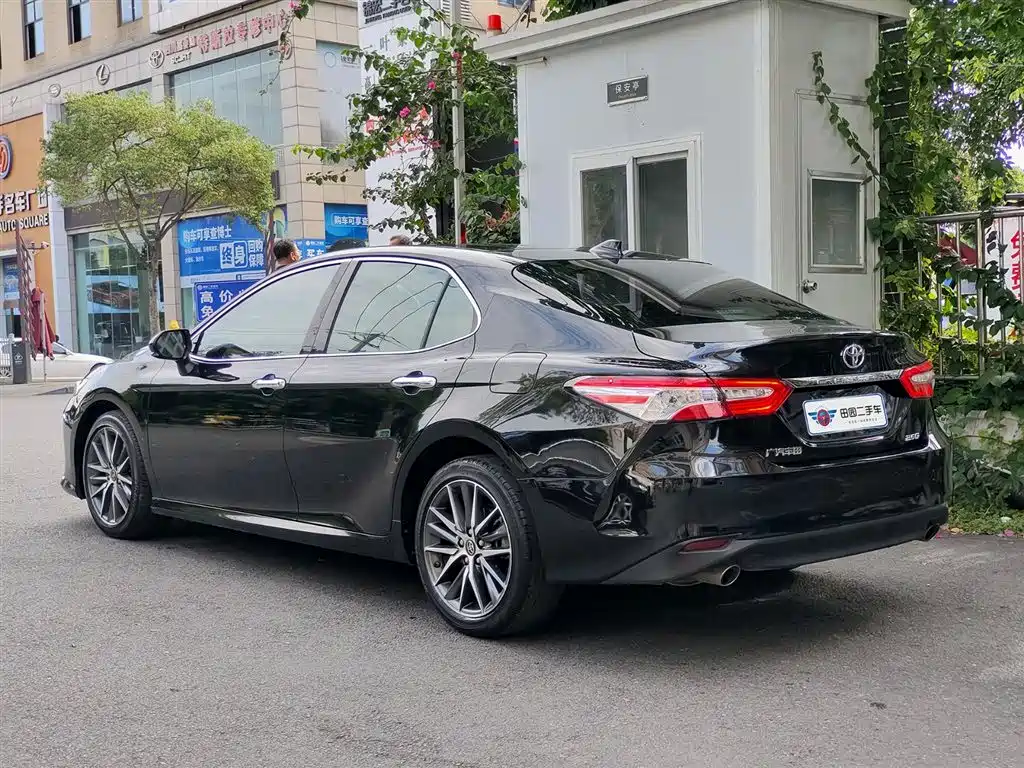 Toyota Camry 2021 — фото 4