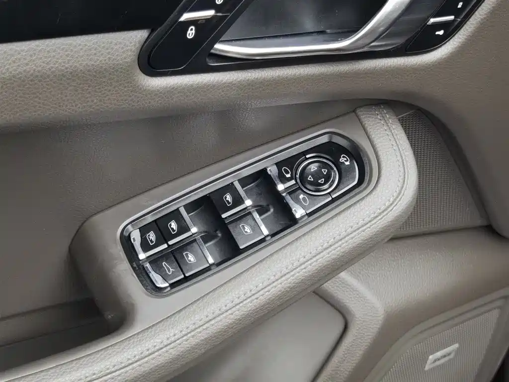 Porsche Macan 2016 — фото 9