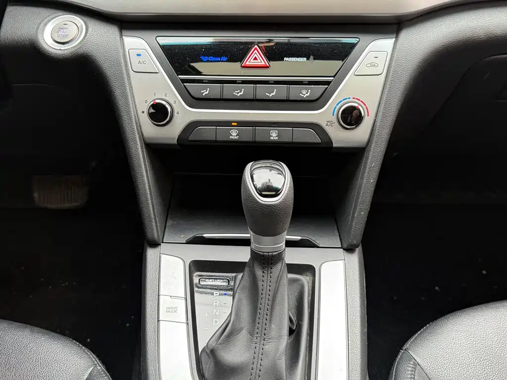 Hyundai Elantra 2016 — фото 13