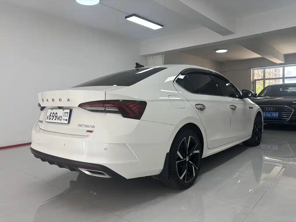 Skoda Octavia 2022 — фото 19