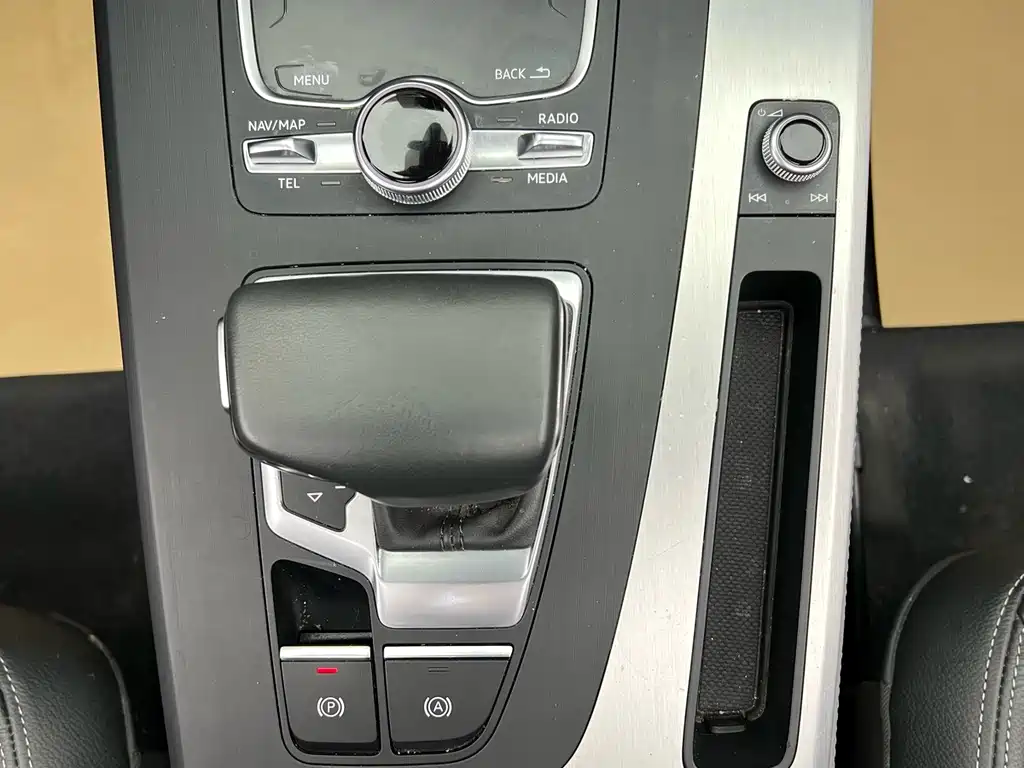 Audi Q5L 2019 — фото 15