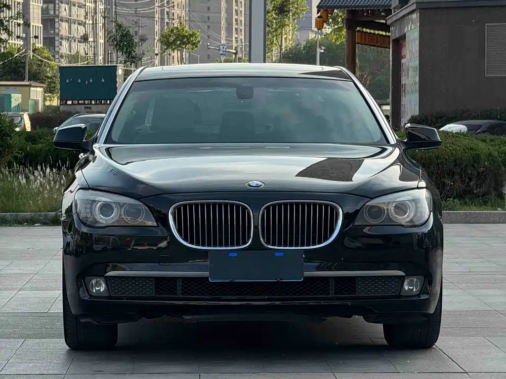 BMW 7 Series 2011 — фото 2