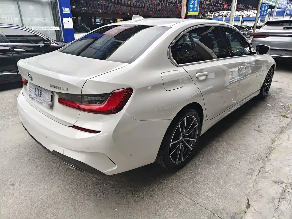 BMW 3 Series 2019 — фото 9
