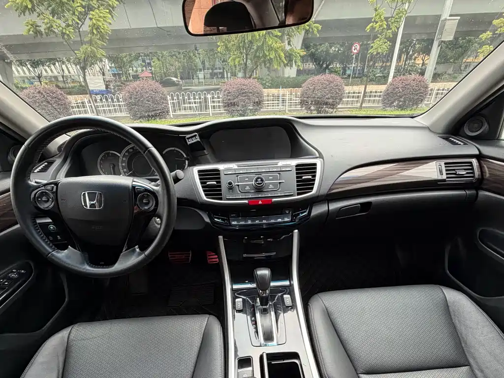 Honda Accord 2017 — фото 7