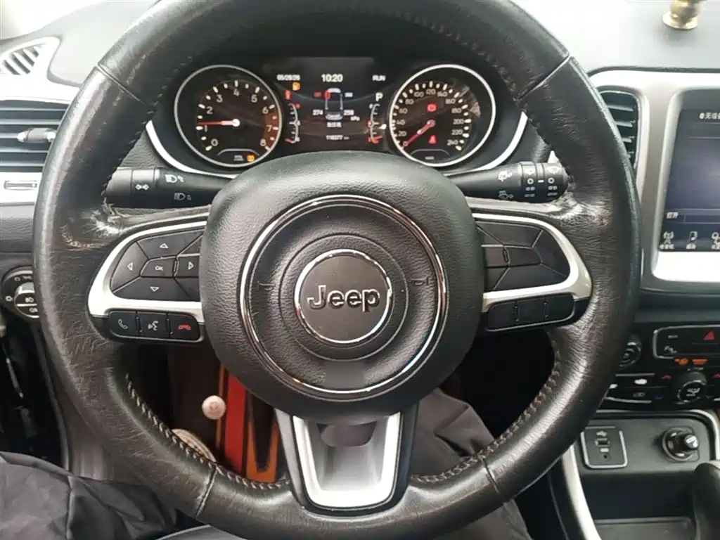 Jeep Compass 2018 — фото 11