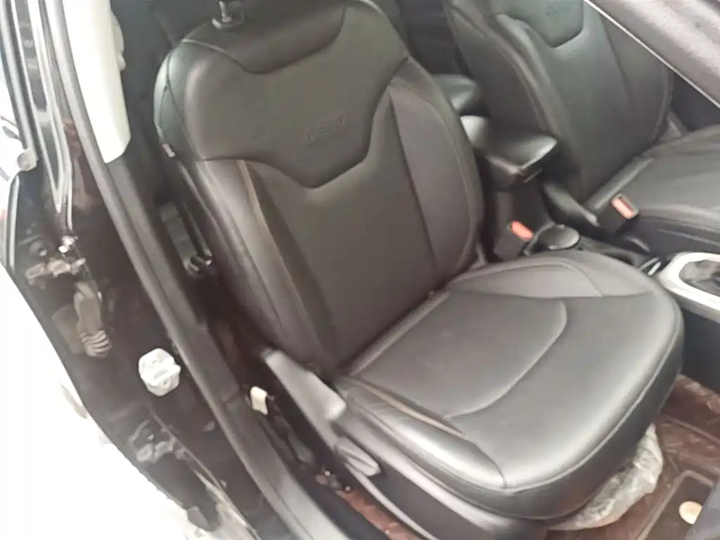 Jeep Compass 2018 — фото 25