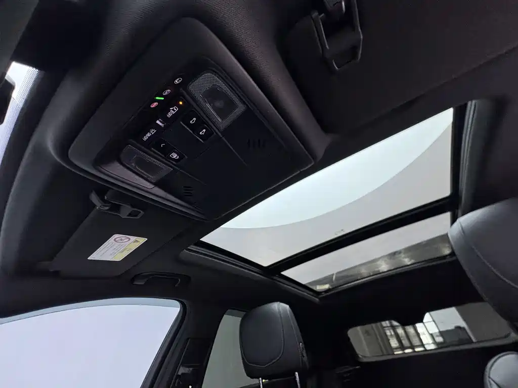 Cadillac XT4 2022 — фото 14