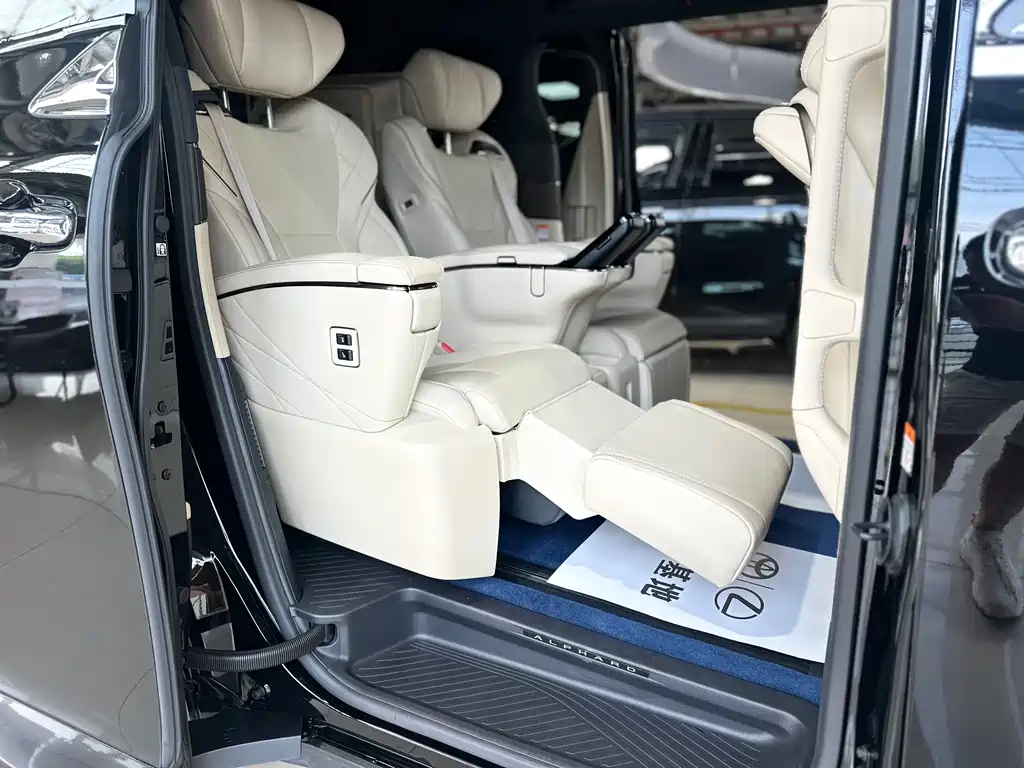 Toyota Alphard 2023 — фото 20